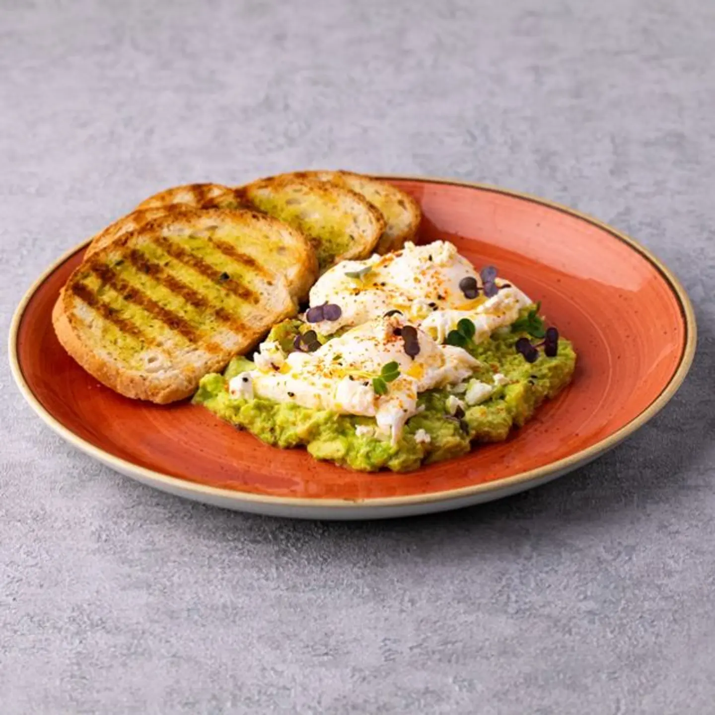 بيض مع الأفوكادو