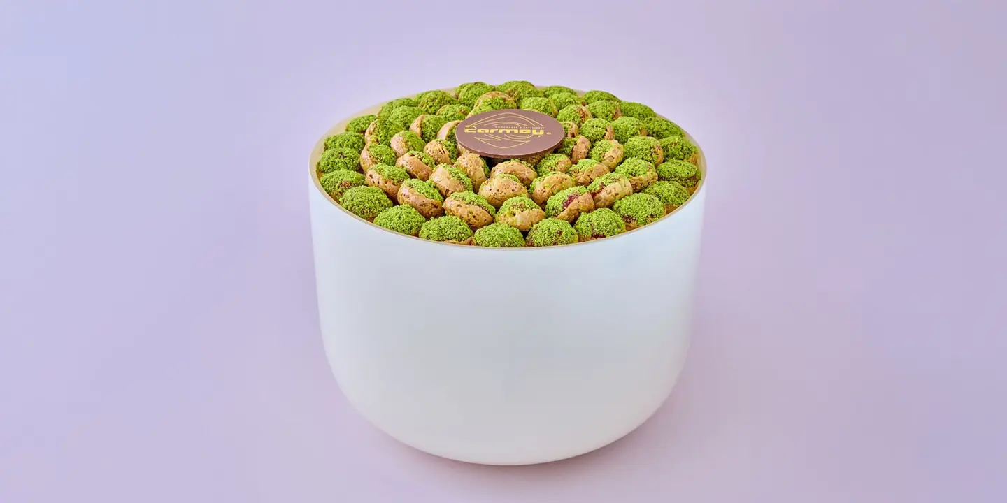 White Vase, Bahraini Beauty