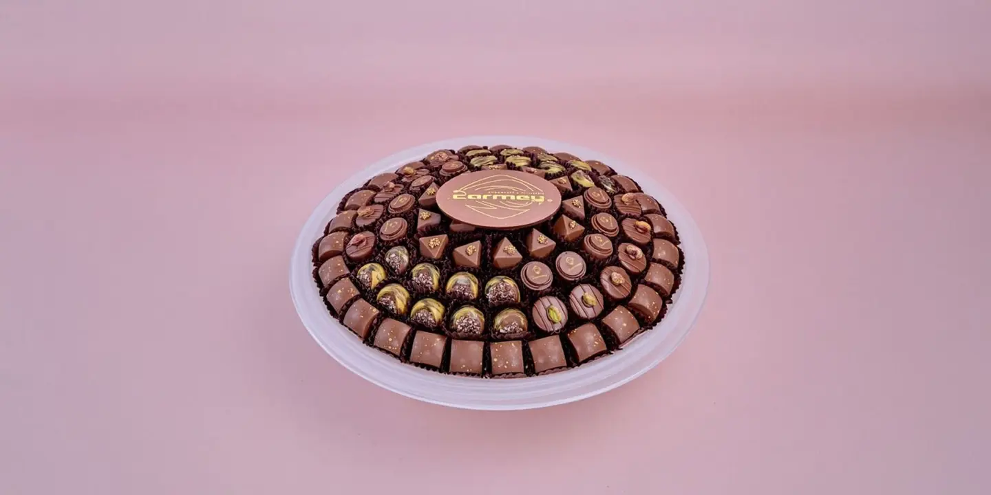 White Exposed Chocolate Vase