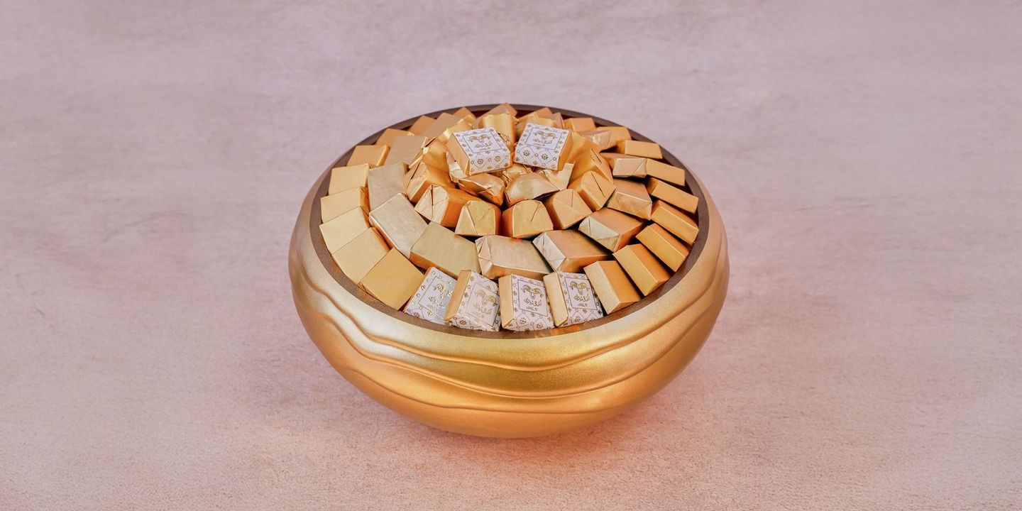 Small Gold Wrapped Chocolate Eid Vase