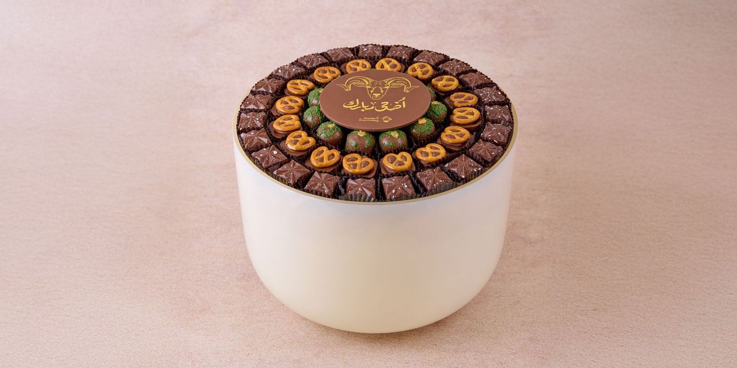 Eid Vase, White, Uncovered Chocolate