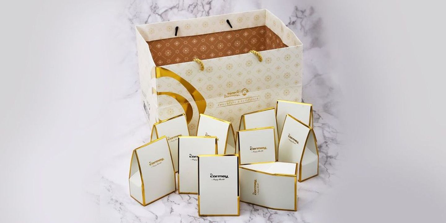Beige Pyramid Distribution Package