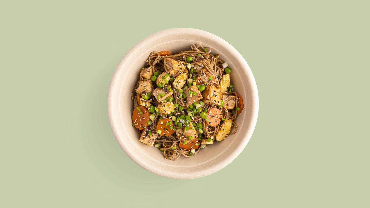 Teriyaki Chicken Soba Noodles 585 Kcal