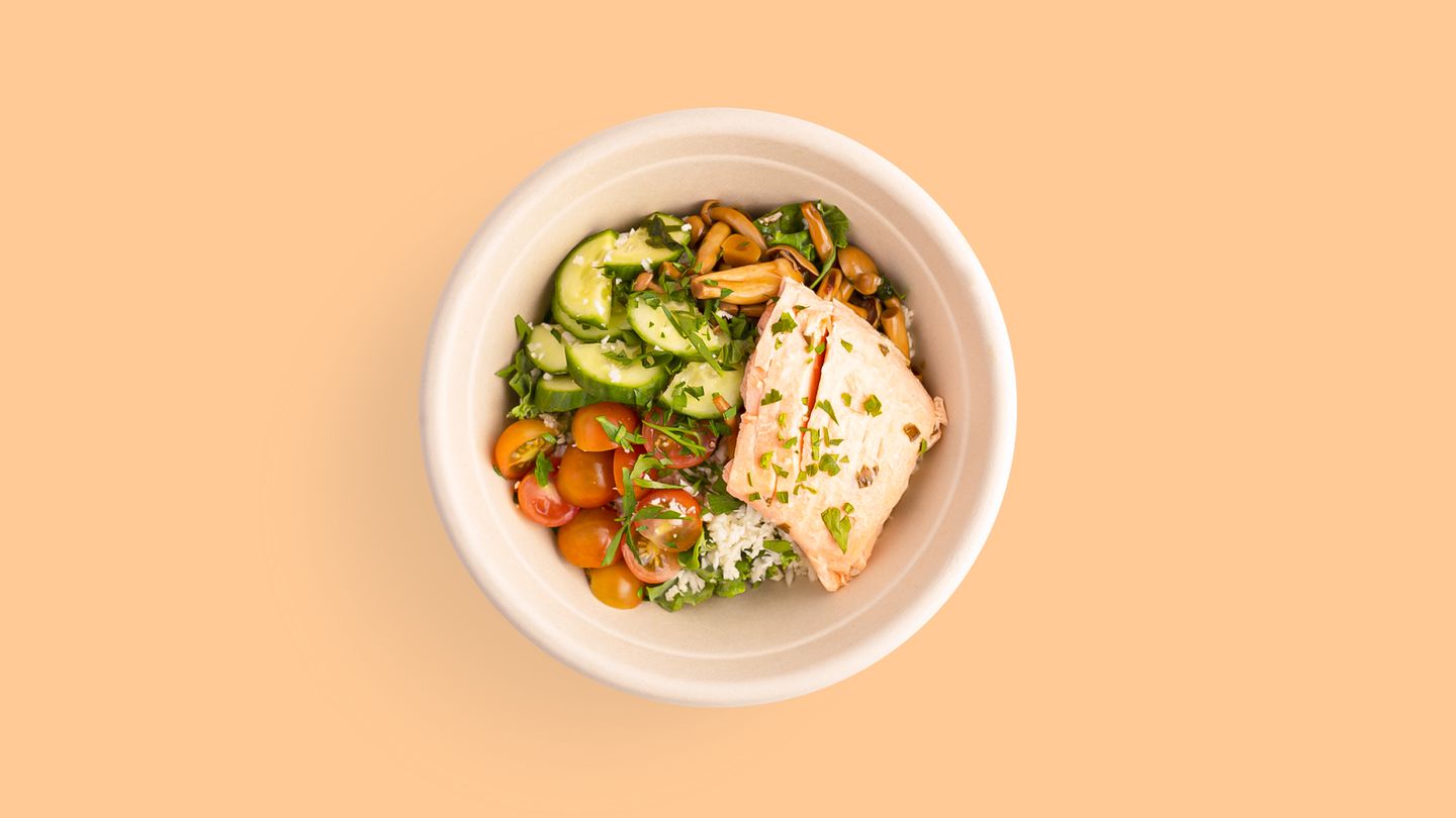 Baked Salmon With Kale Cauliflower Rice Bowl 573 Kcal