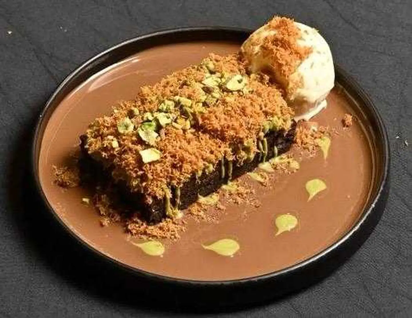 Brownie Kunafa Pistachio