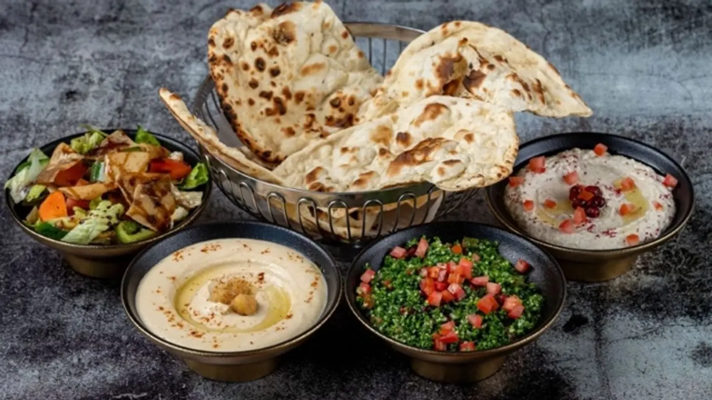 صحن مقبلات مشكل