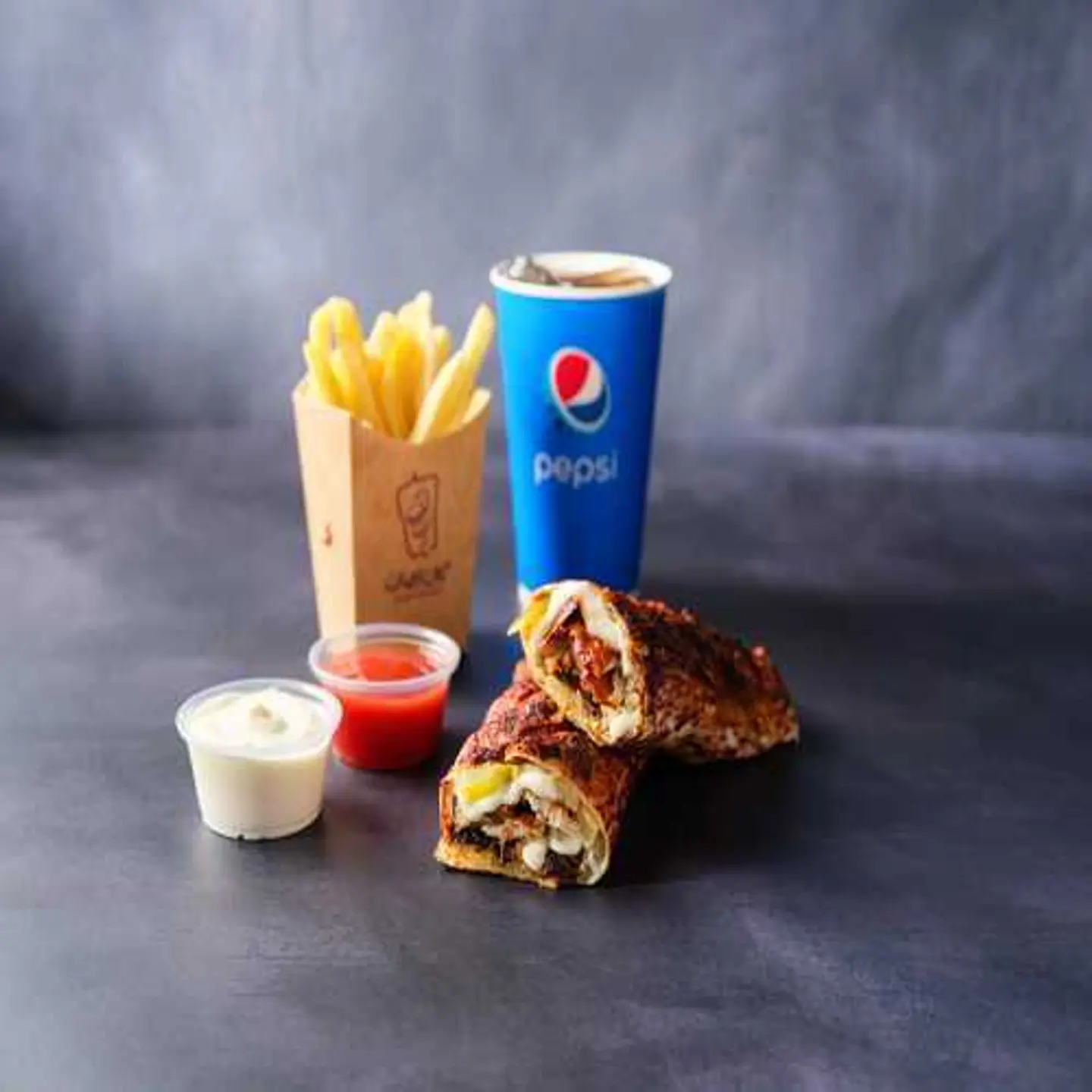 وجبة شاورما مغمسة لحم