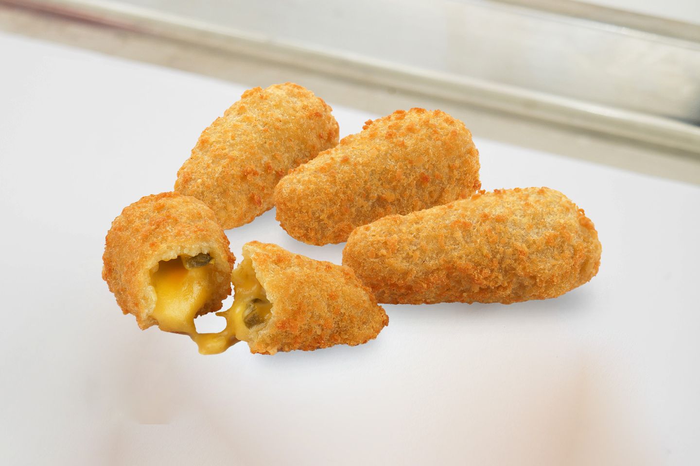 قطع الهالبينو بالجبنة