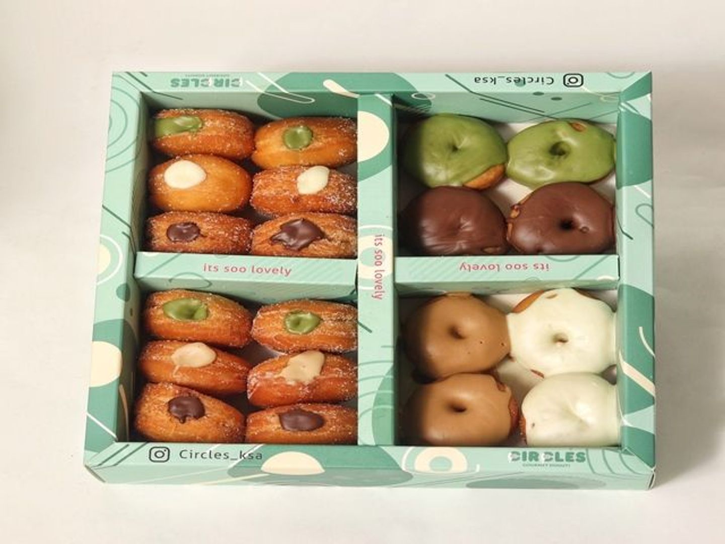 Mix Box (8 Signature Pieces And 12 Stuffed Mini Pieces)