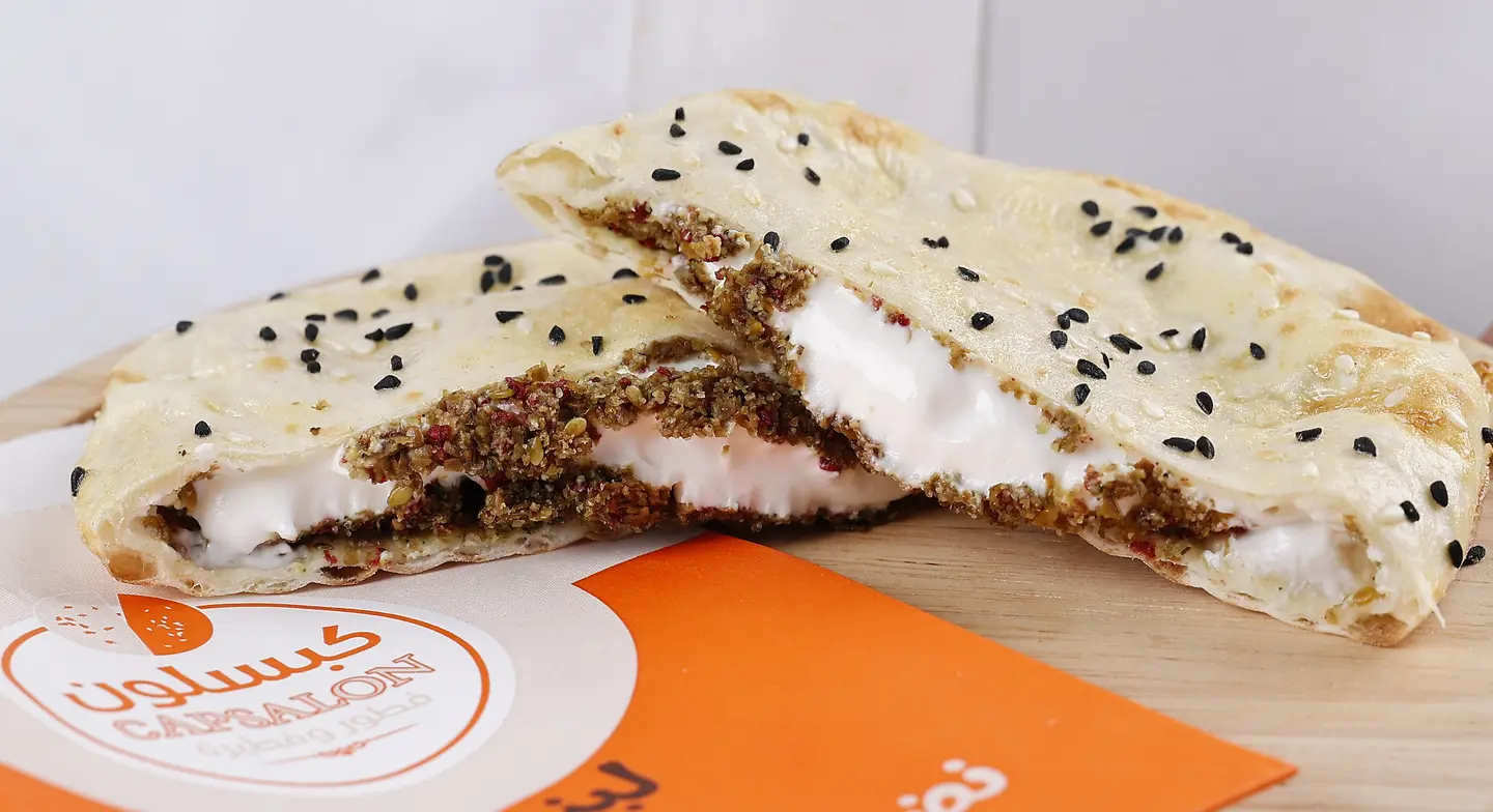 فطيرة لبنه وزعتر