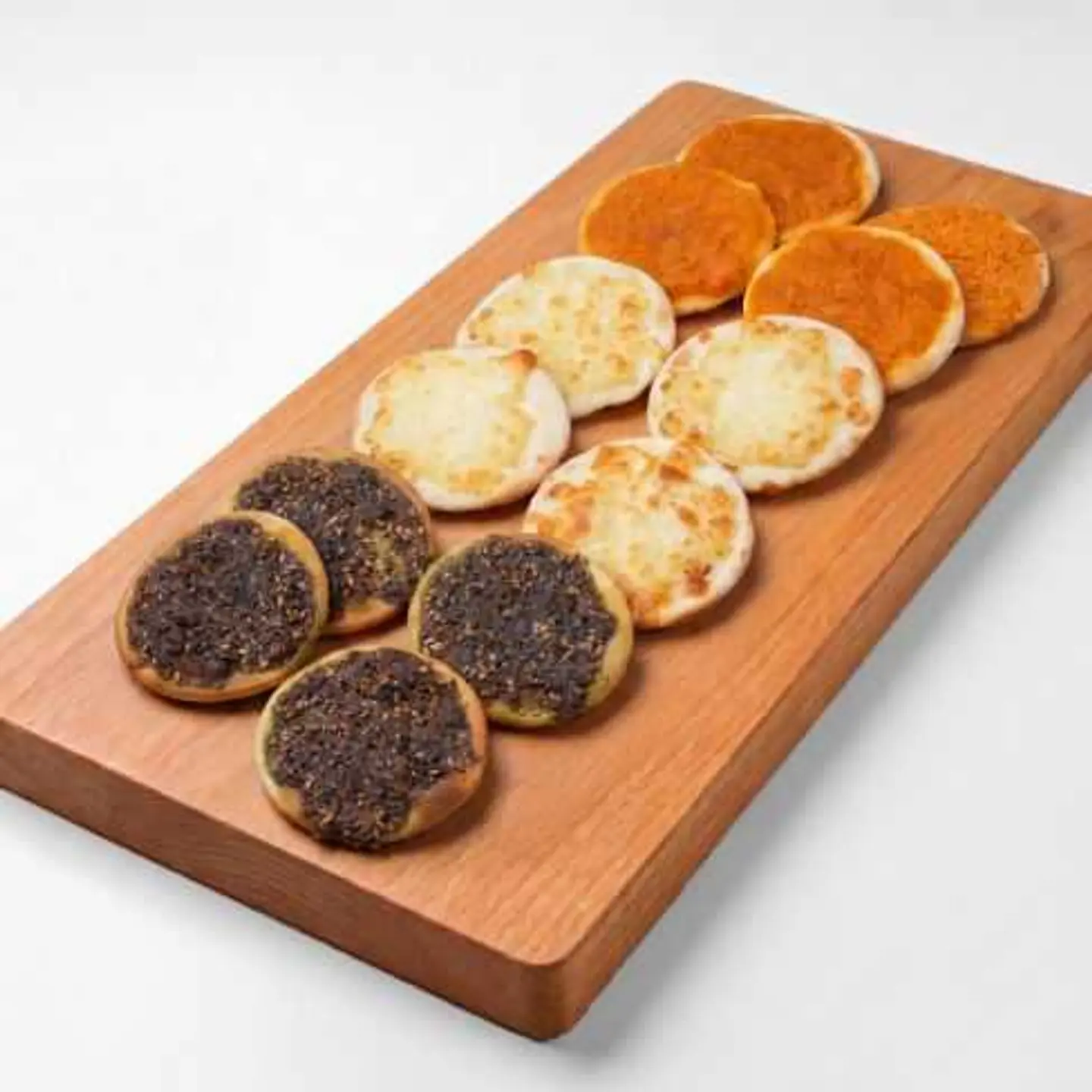 Mix Mini Manakish Box (Zaatar, Akkawi, Kishik)