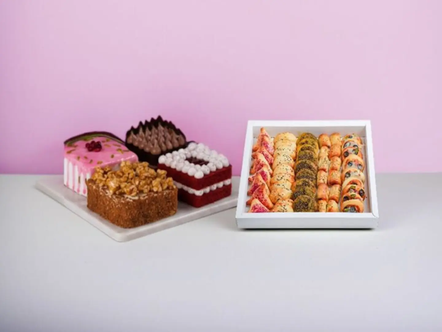 Top Four Cake With Pastry Box Offer