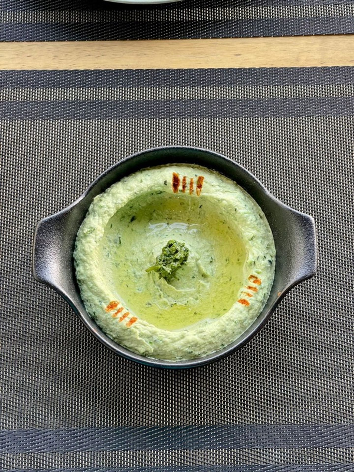 Hummus Basil