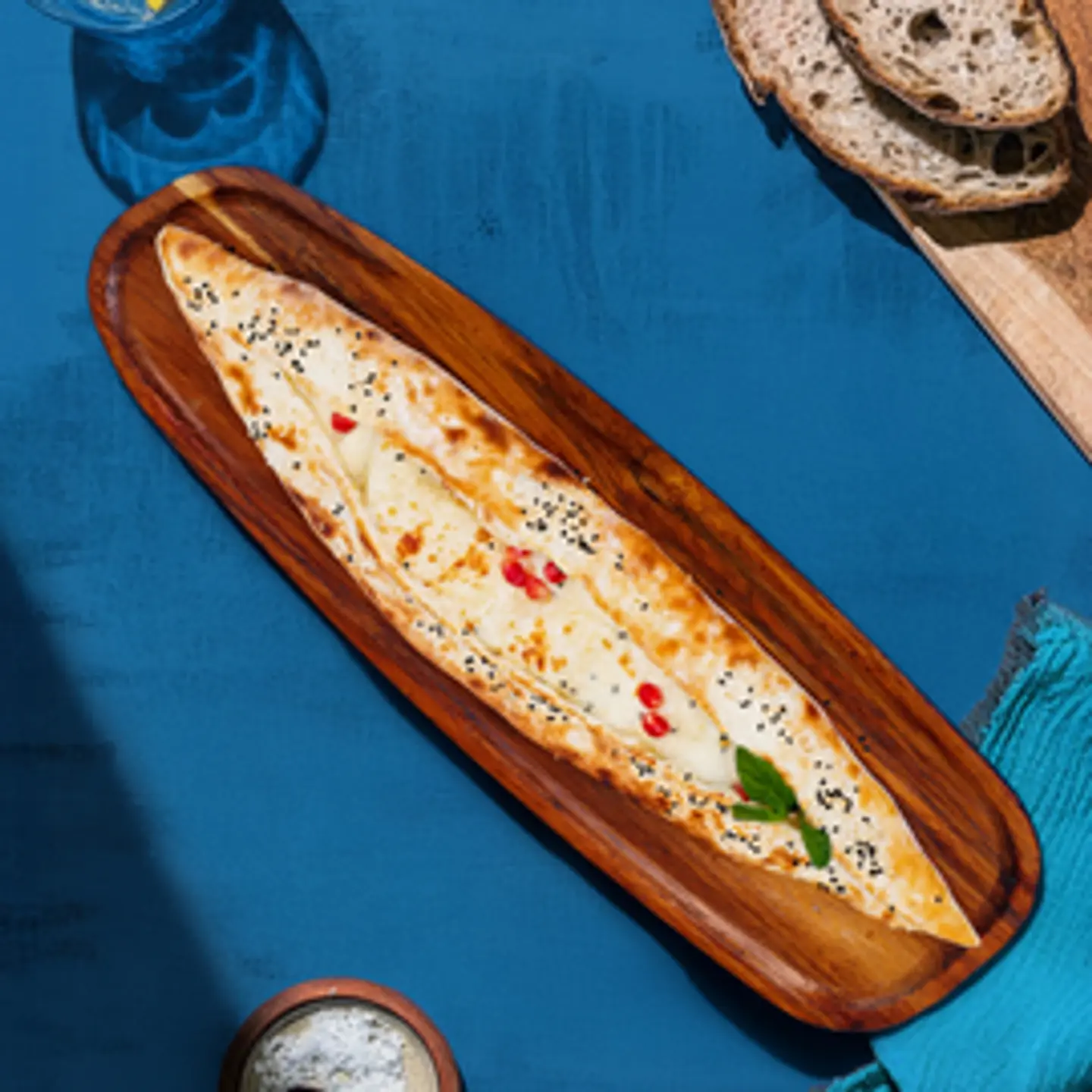 منؤوشة جبنة عكاوي