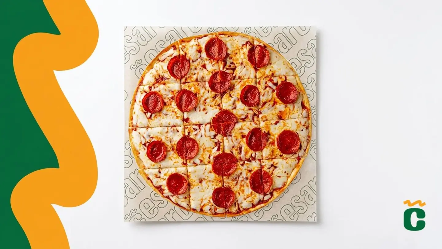 بيتزا بيبروني حجم كبير