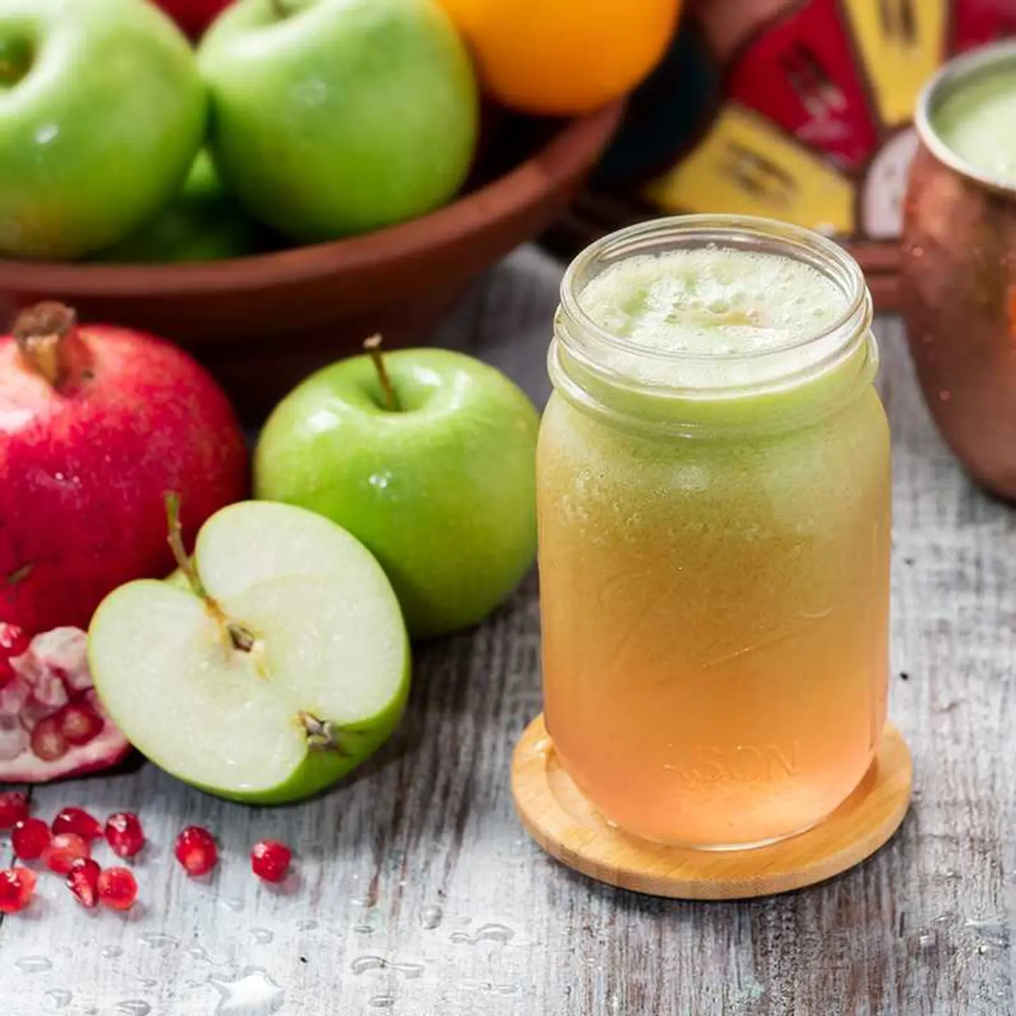 عصير الرمان و التفاح