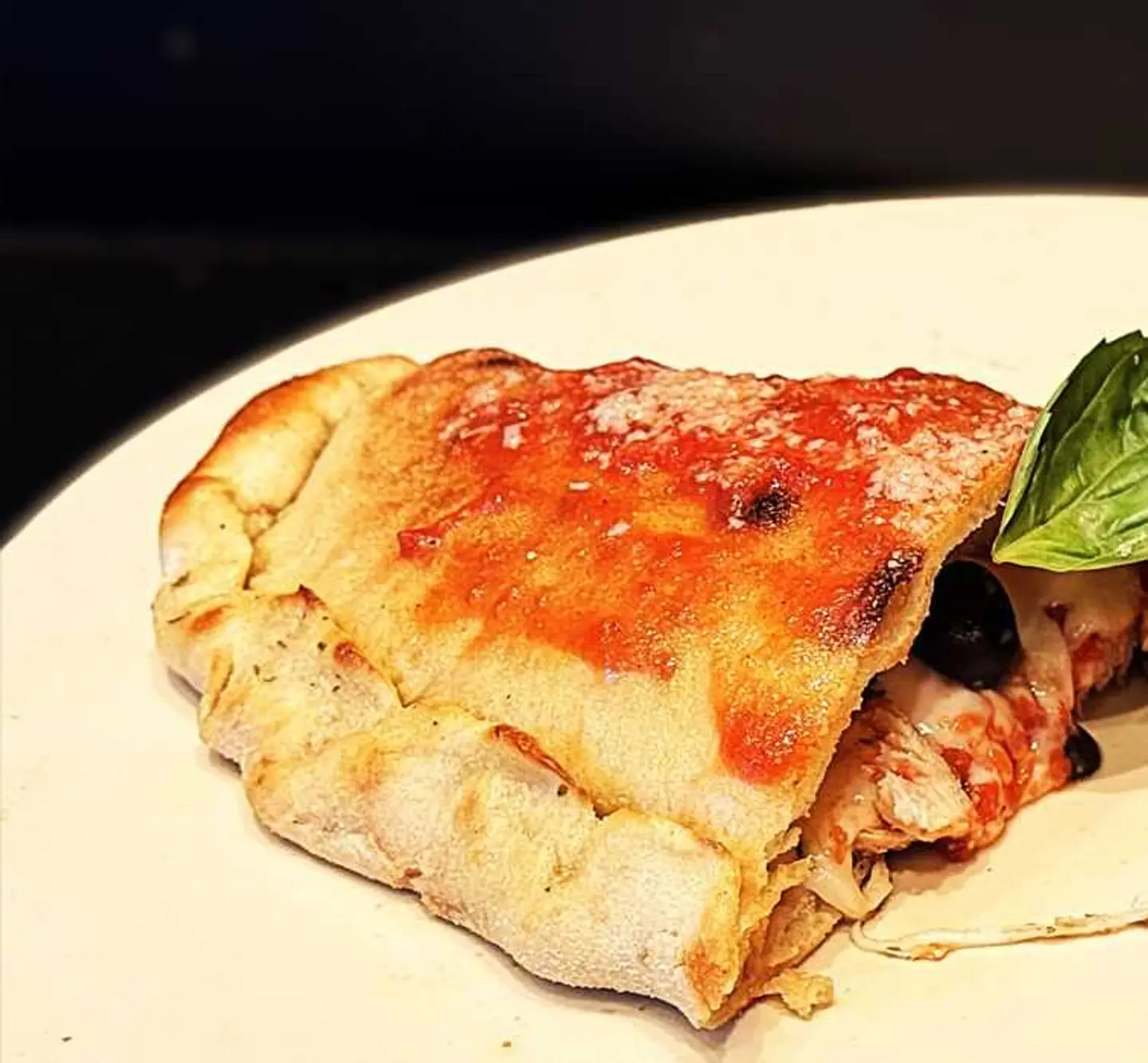 كاليزوني بالجبنة