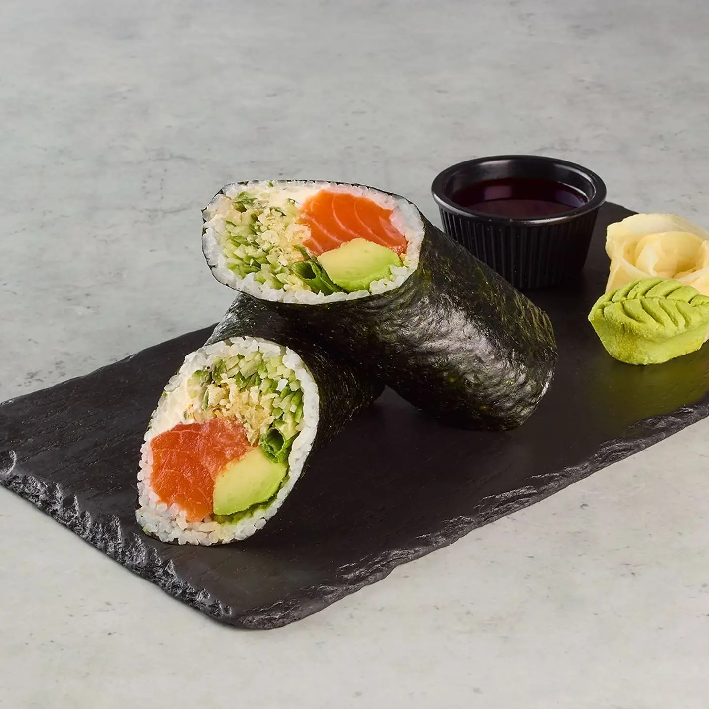 بوريتو سوشي السلمون