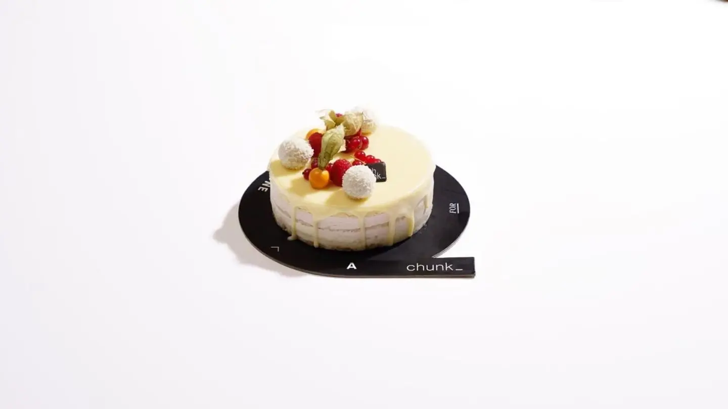 Crunchy Berries Cake
