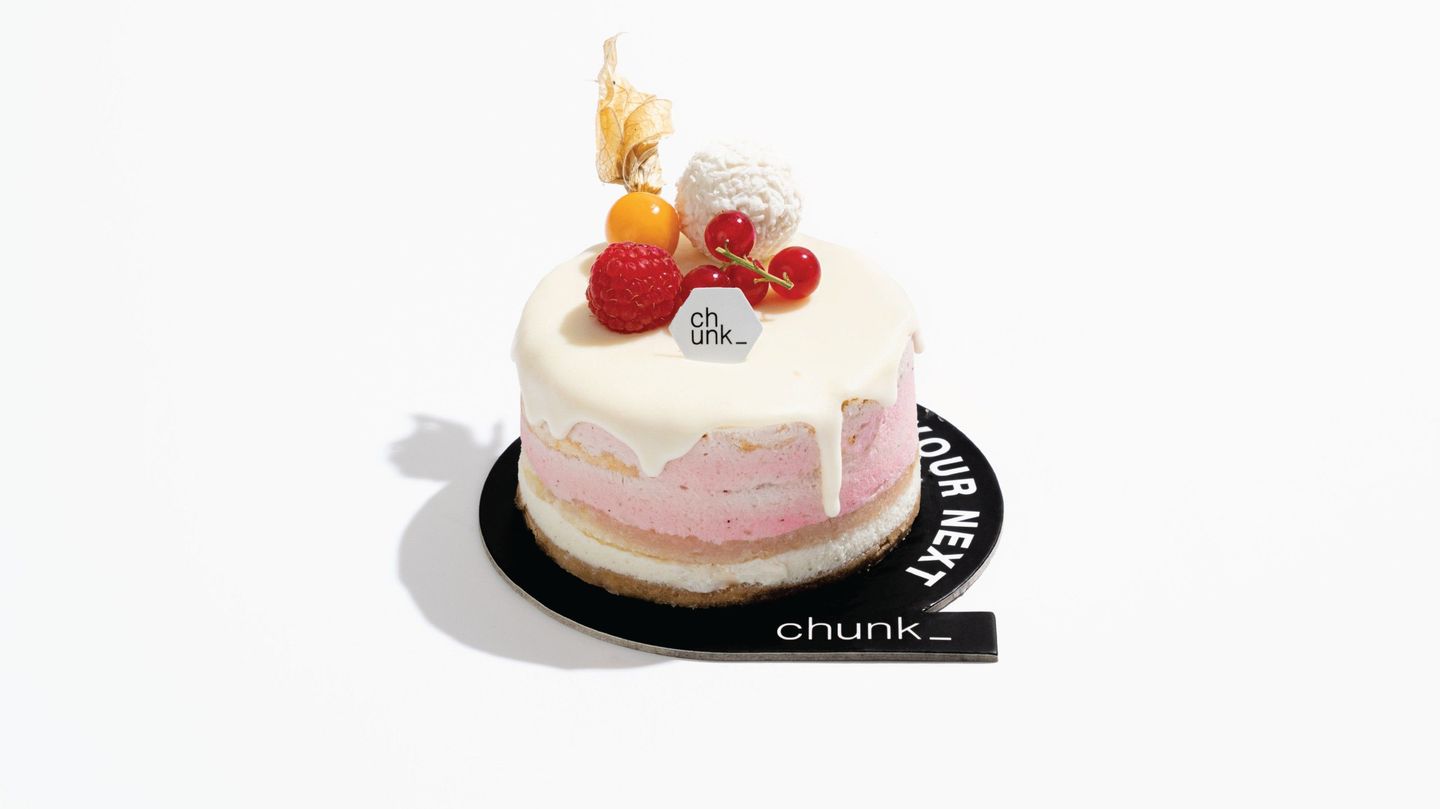 Crunchy Berries Cake Small