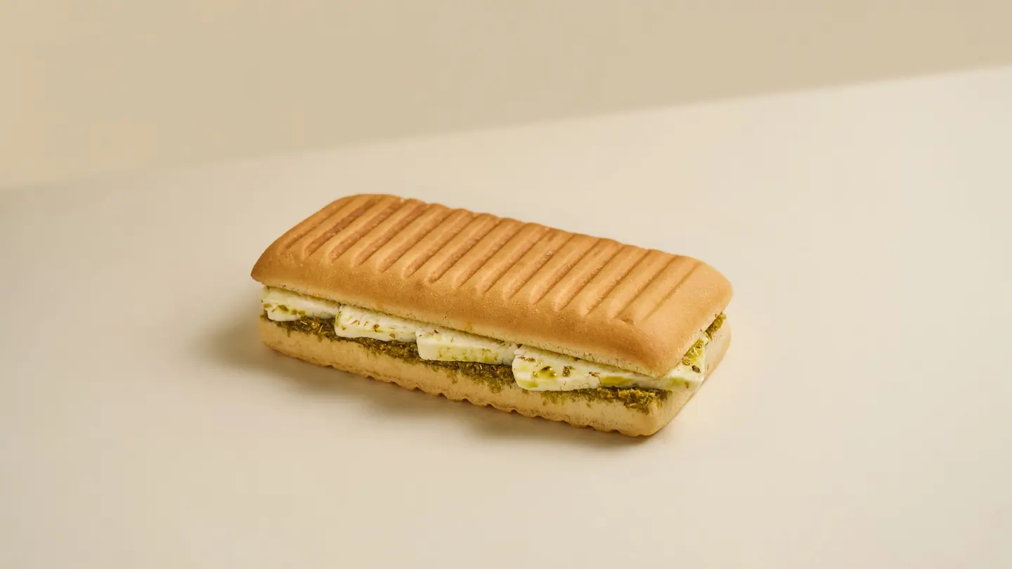 بانيني حلومي بالبيستو