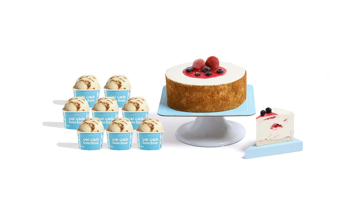 8 Cups With Large Cake Offer