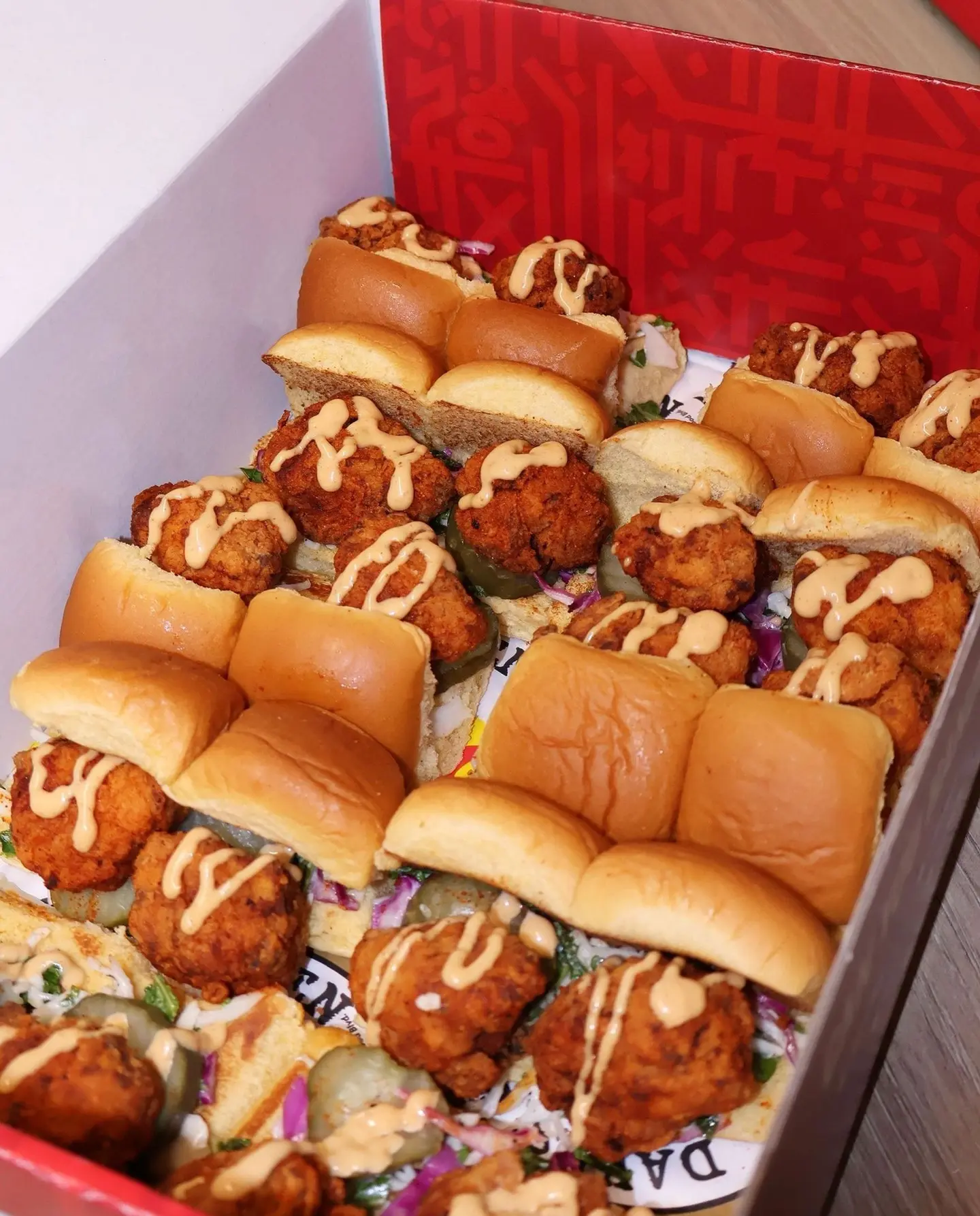 هوت بوكس عشرون ميني سلايدر