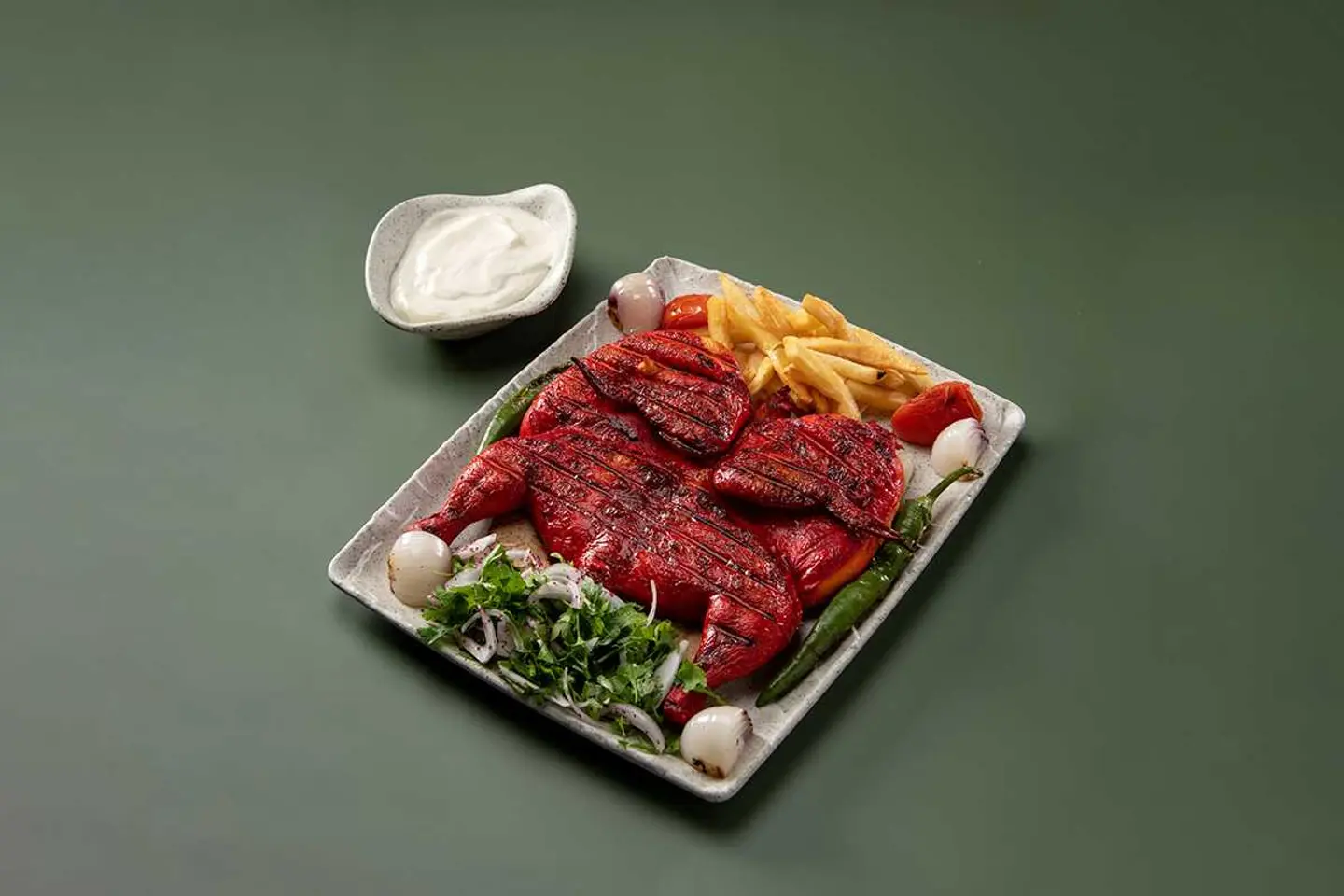 دجاجة كاملة على الفحم سادة