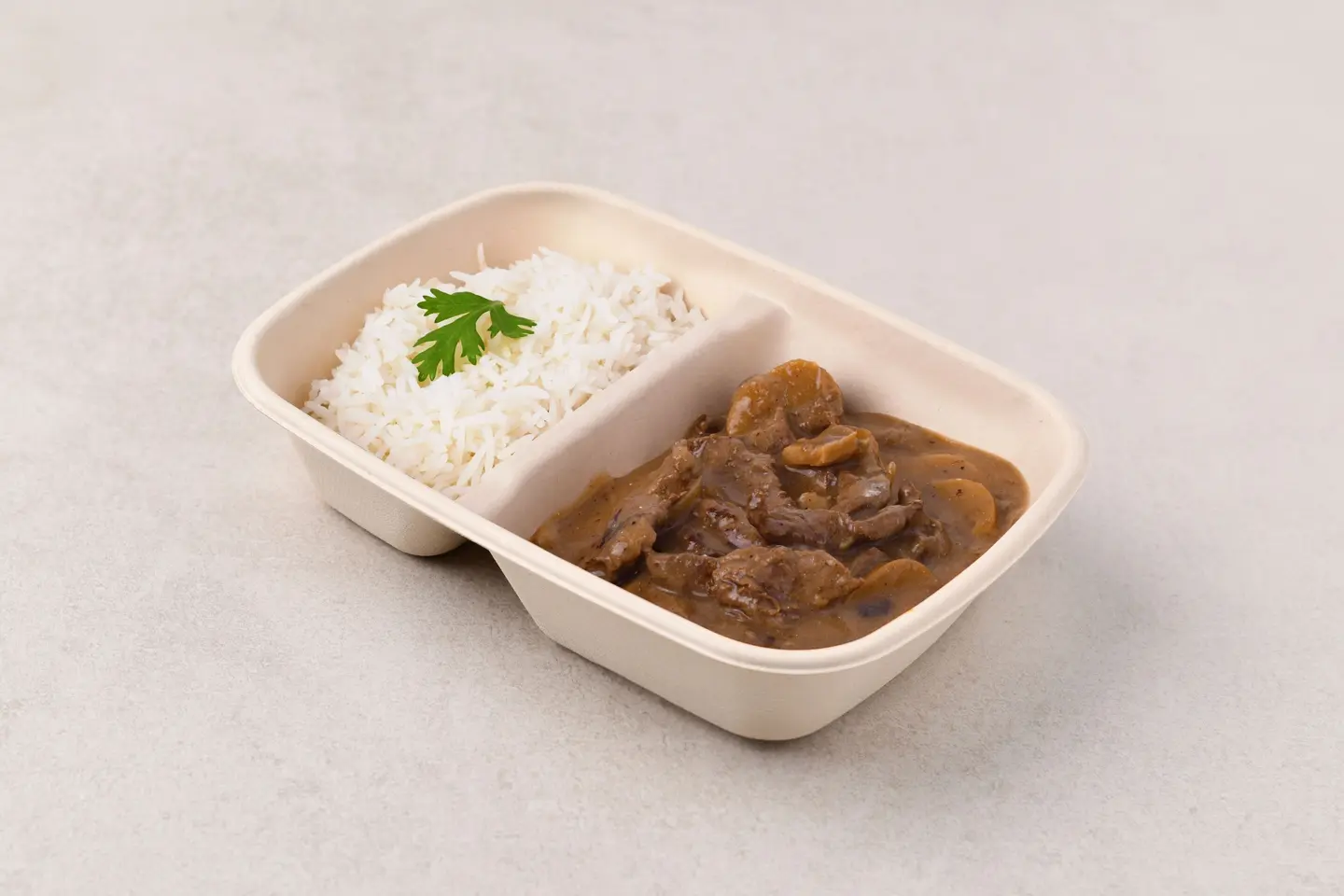 ستروجانوف اللحم بكريمة الفطرمع الأرز