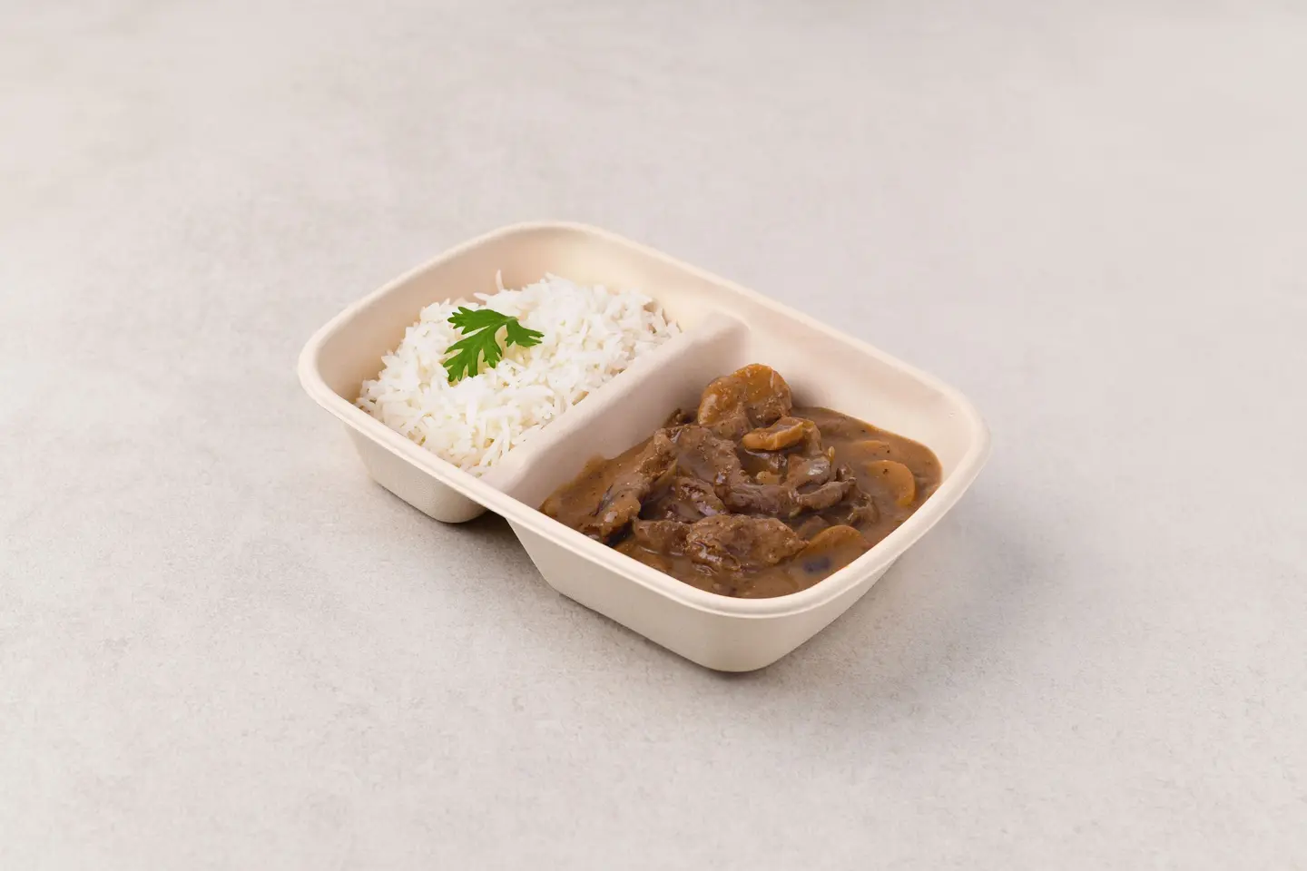 ستروجانوف اللحم بكريمة الفطرمع الأرز