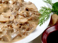 لحم بالفطر
