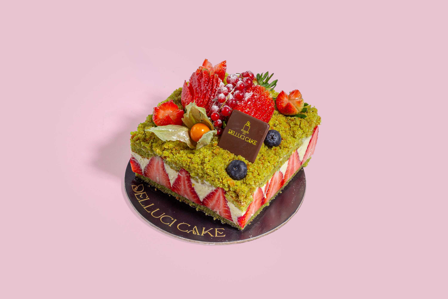 كيكة البستاشيو فراولة حجم وسط