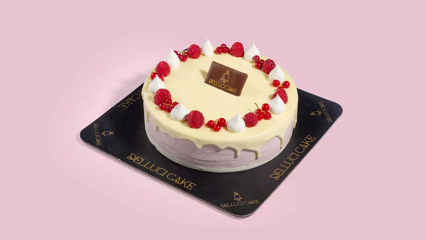 كيكة الفواكهة البرية كبير