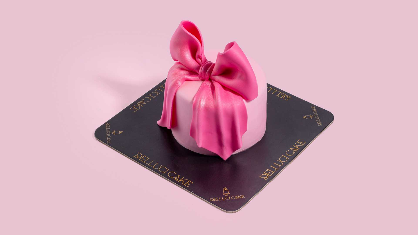 كيكة الفيونكه الوردية