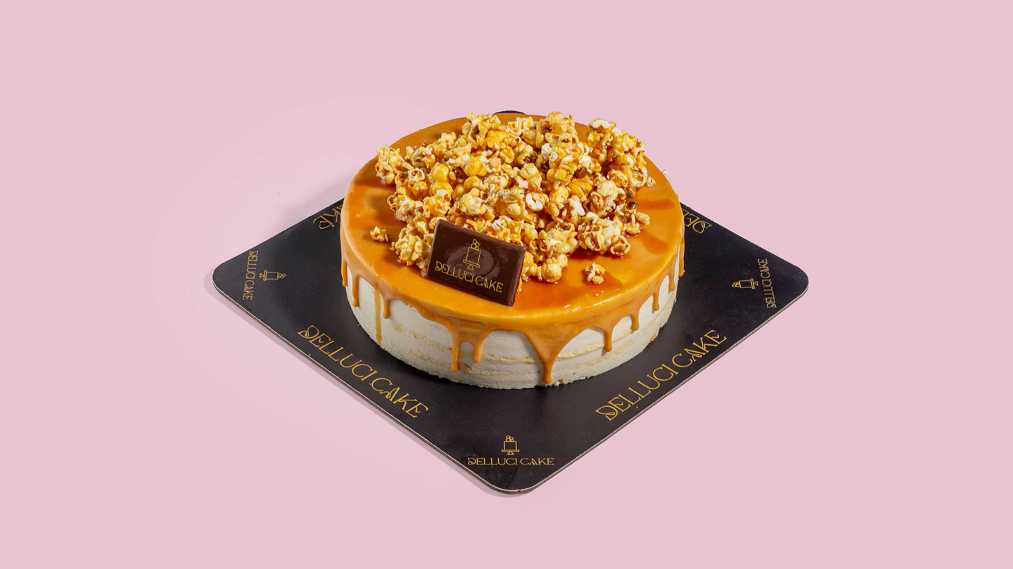 كيكة الكراميل المملح والفشار كبير