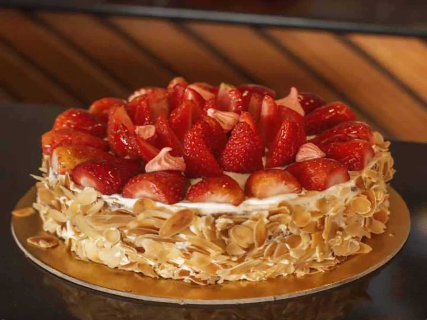 كيك الفراولة كبير