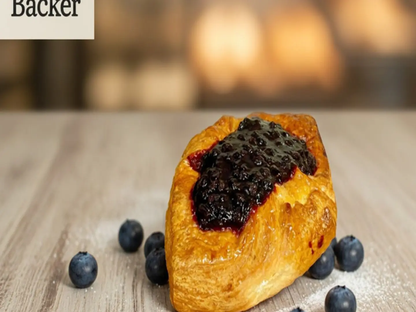 دانش بالجبنة مع كاسترد وتوت أزرق