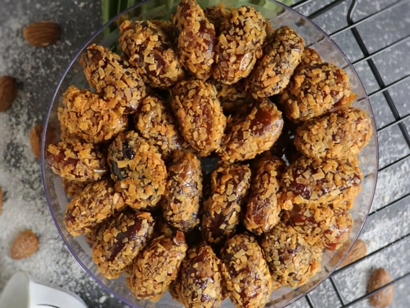 Khalas Dates Stuffed With Almonds And Roasted Coconut, Pitted, 500 Grams