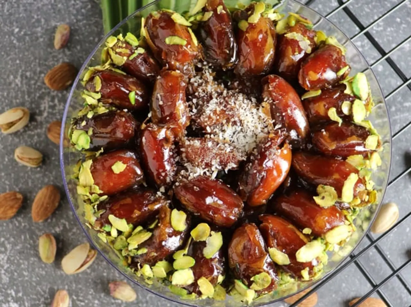Khalas Dates Stuffed With Almonds And Pistachios, Pitted, 500 Grams