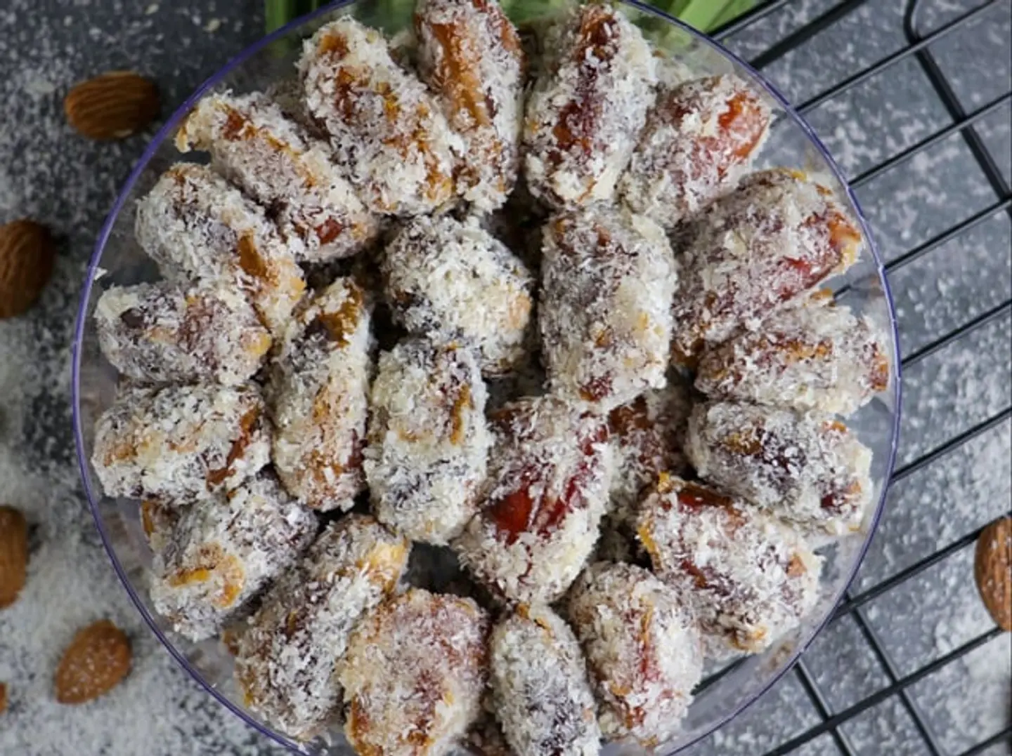 Khalas Dates Stuffed With Almonds And White Coconut, Pitted, 500 Grams