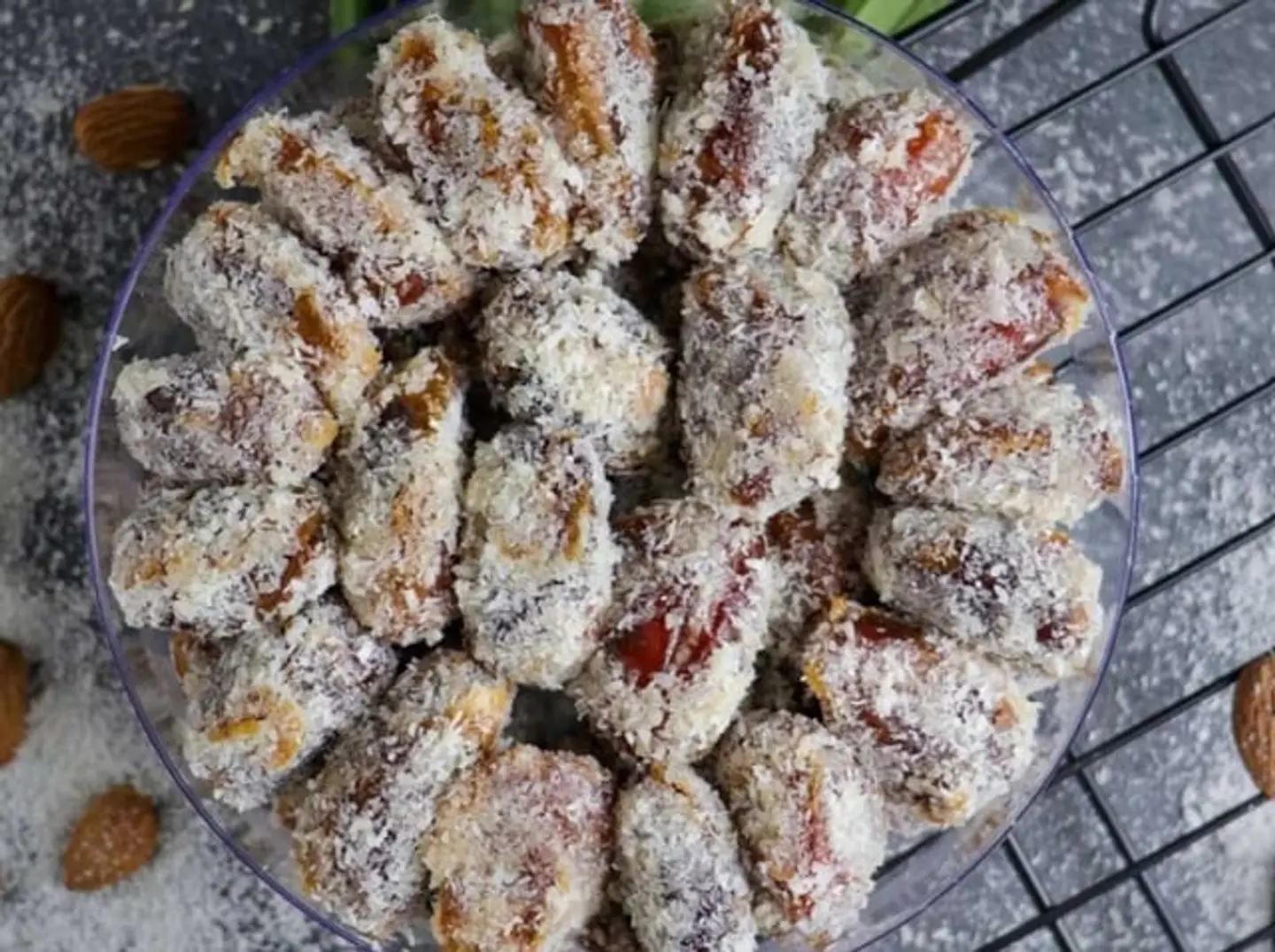 Khalas Dates Stuffed With Almonds And White Coconut, Pitted, 500 Grams