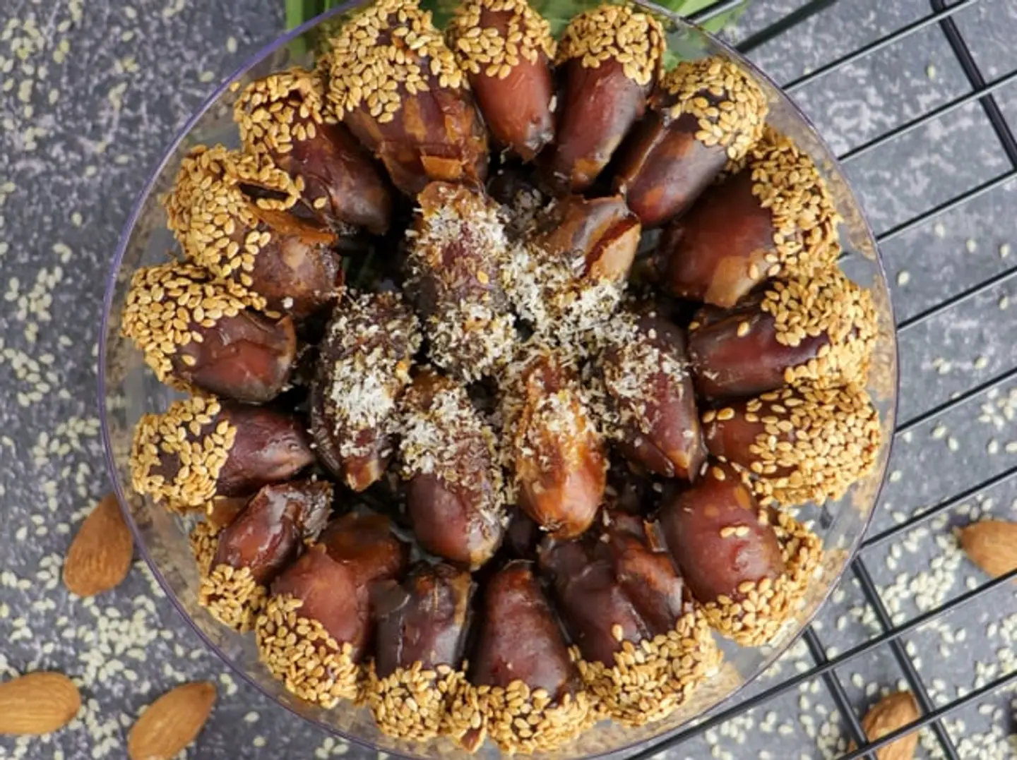 Khalas Dates Stuffed With Almonds And Sesame Seeds, Pitted, 500 Grams