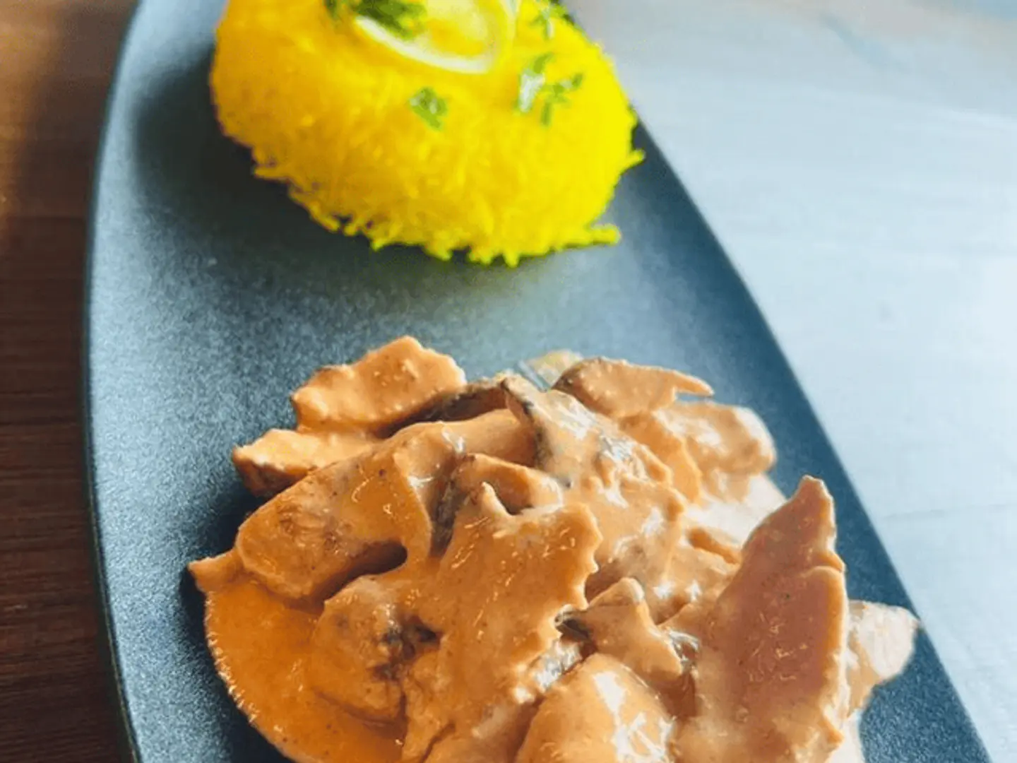 دجاج مشوي مع صوص كورنر