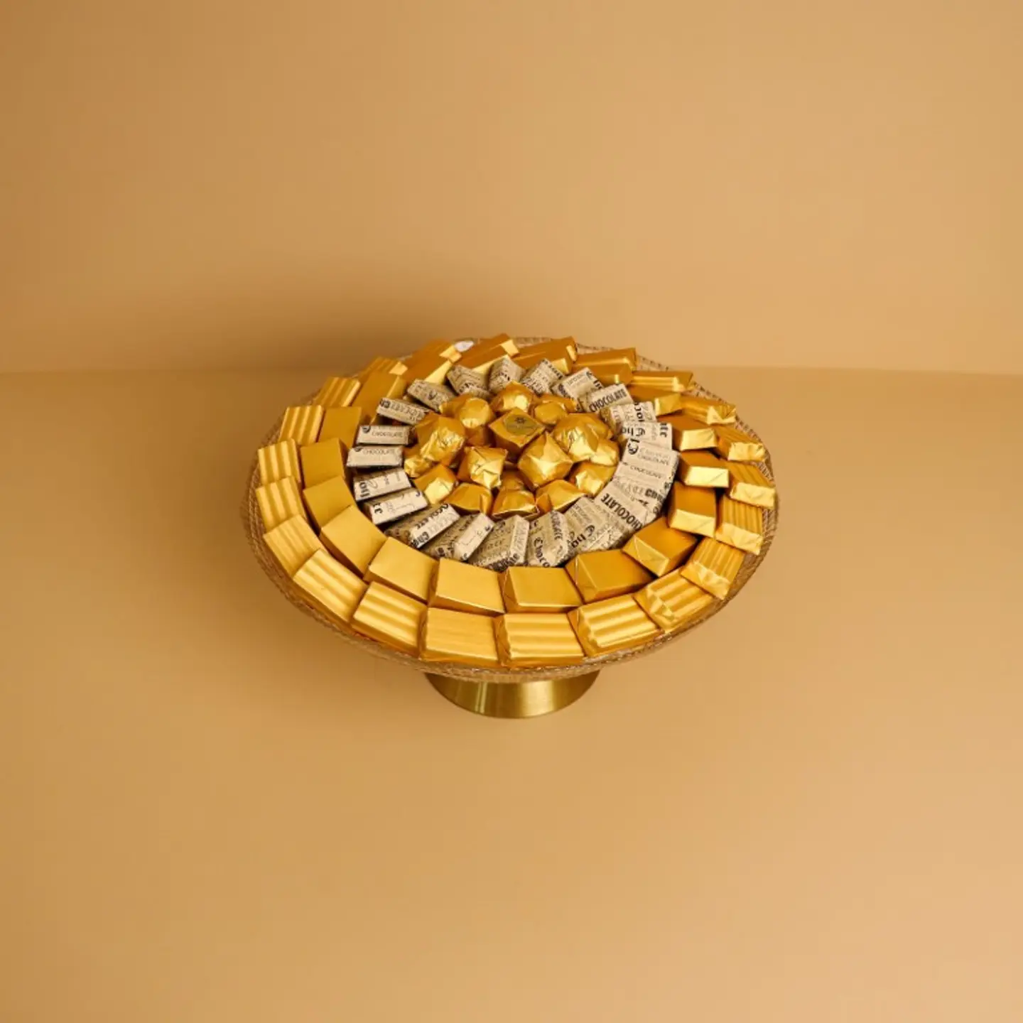 صحن شوكلاه ذهبي كبير