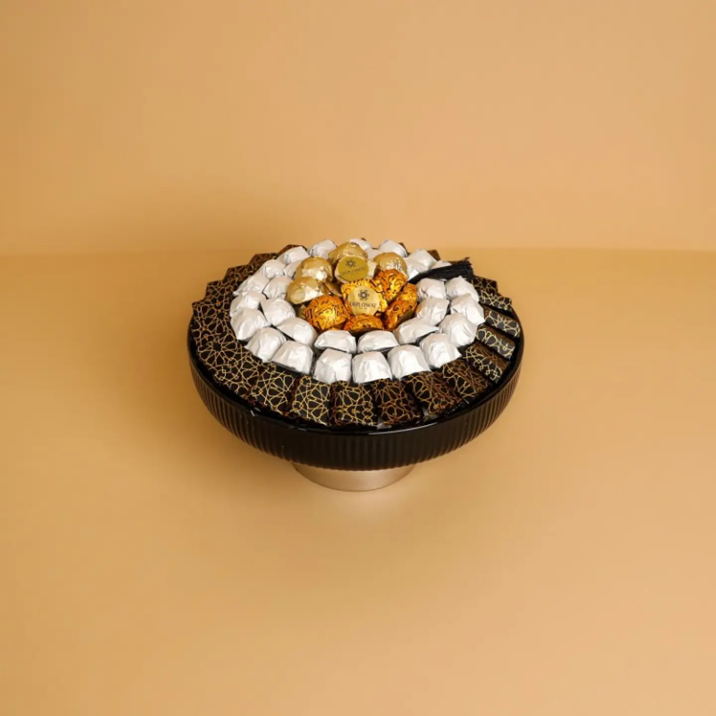 صحن شوكلاه اسود وسط