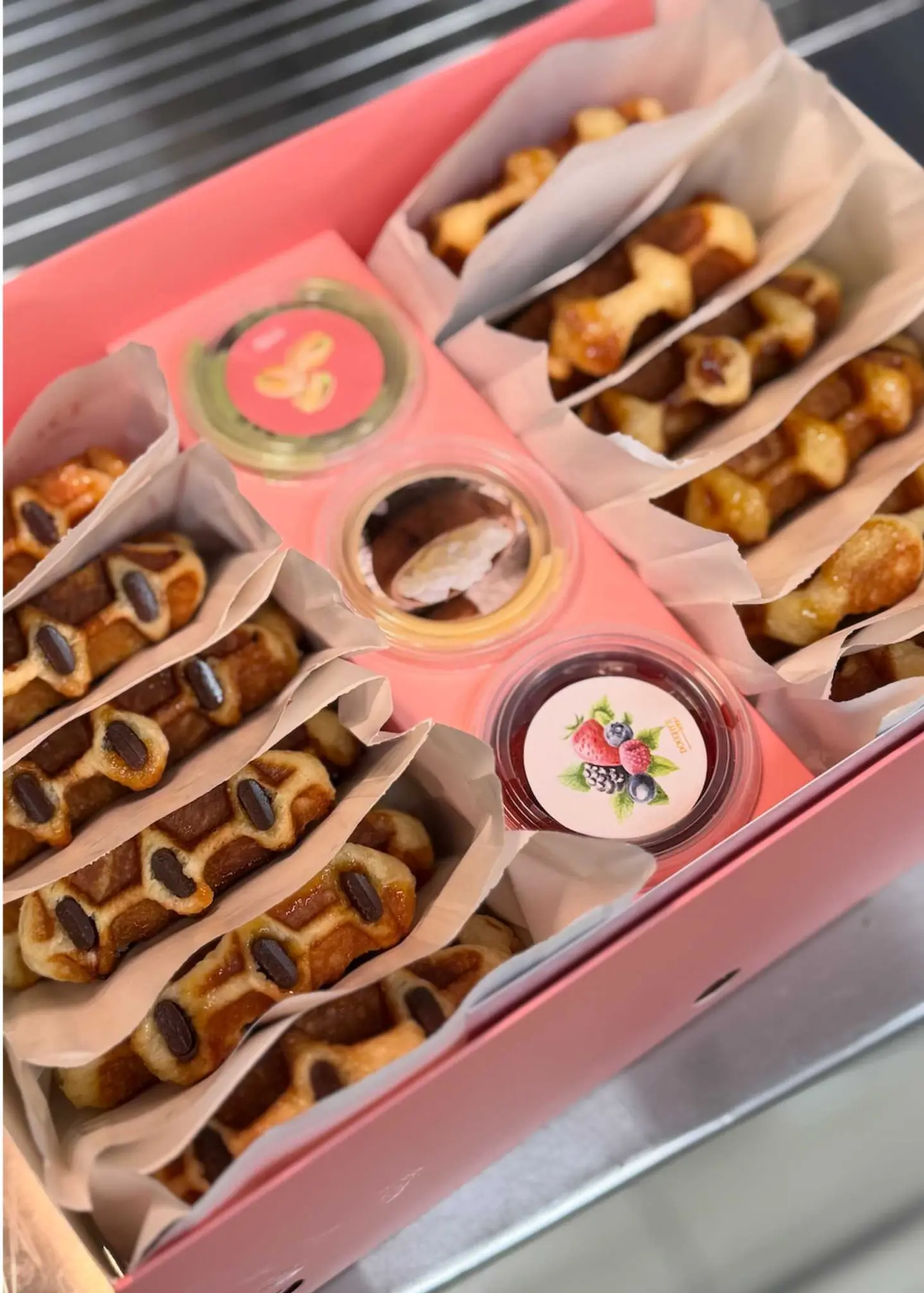 Party Box, Mix Waffles + 3 Sauces