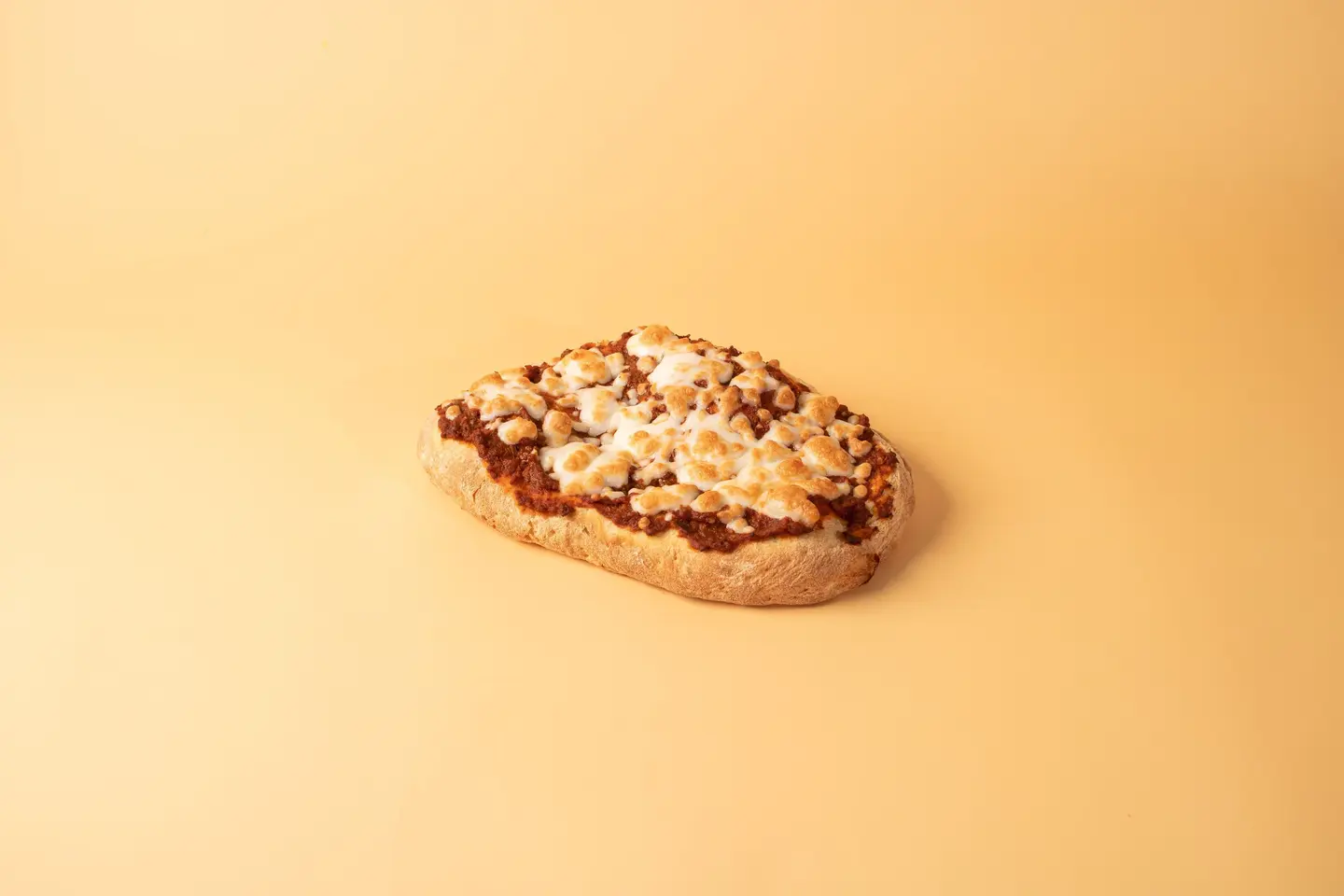 بينزا بالباذنجان والهريسة الحارة