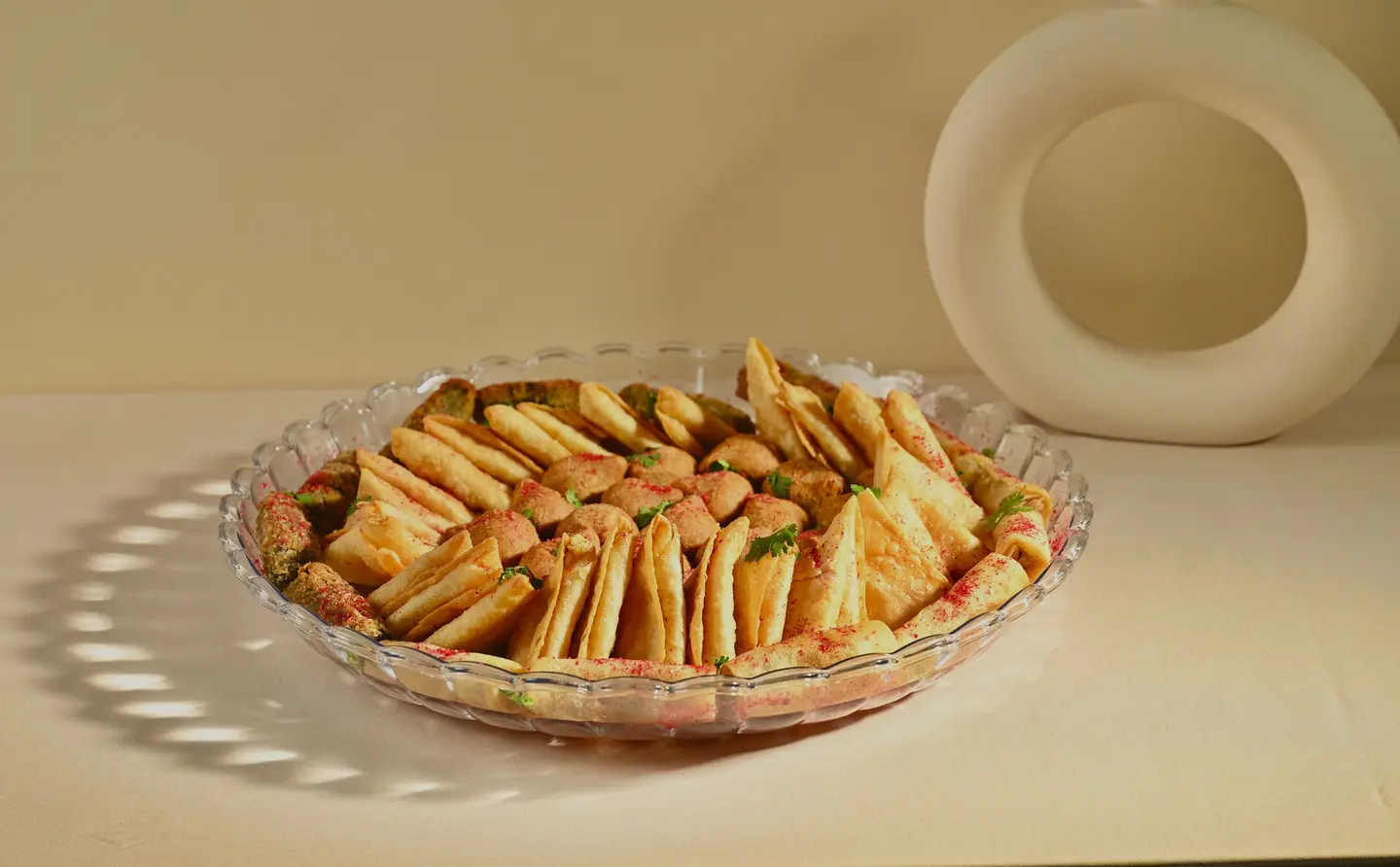 صحن مقرمشات مشكل للمناسبات