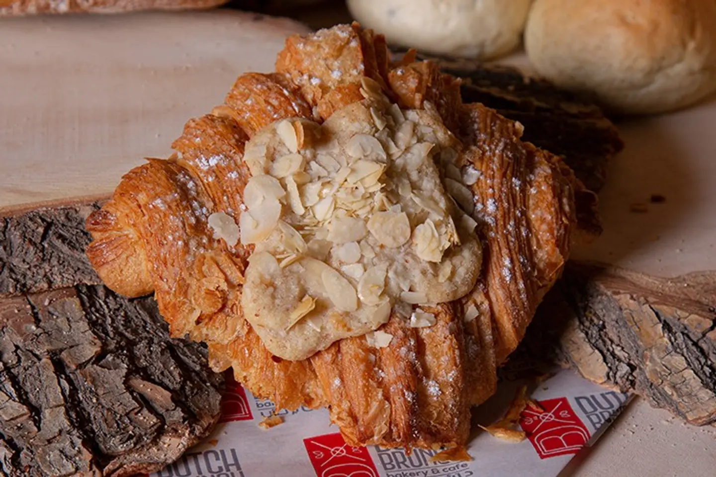 كرواسون اللوز