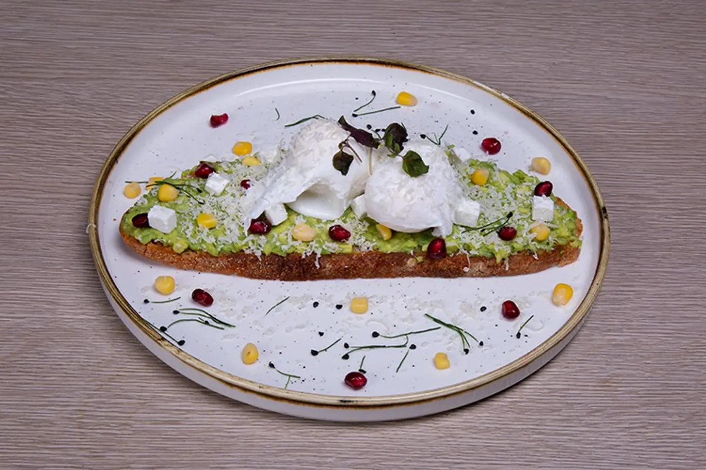 توست الأفوكادو مع بيض